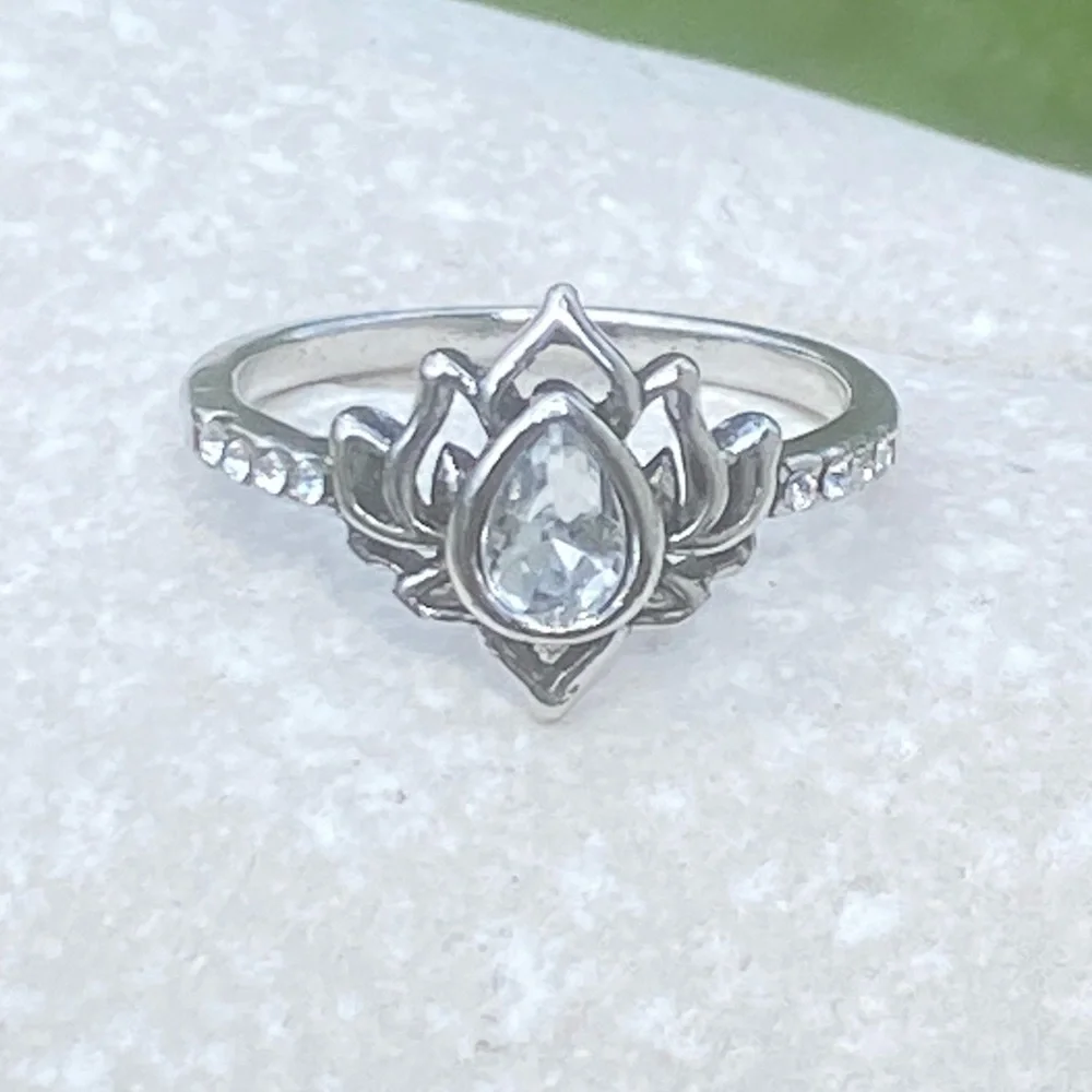 Lotus ring White Zircon silver plated flower ring with crystal accent - Picture 6 of 15